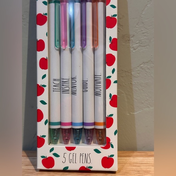 Rae Dunns  Apple For The Teacher Box Set of 5 Gel Pens. Brand New In Box. - Picture 2 of 4